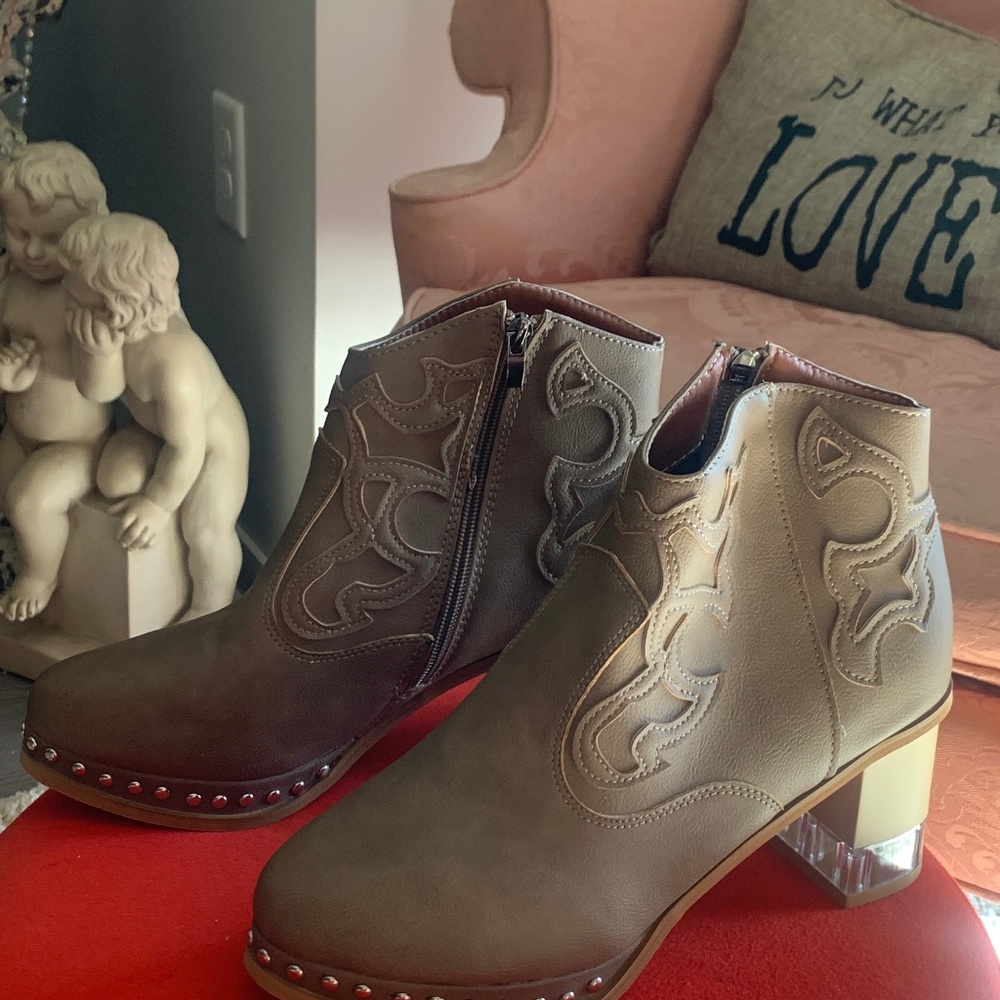 Ankle boots